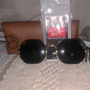 Brand new, never worn Raybans